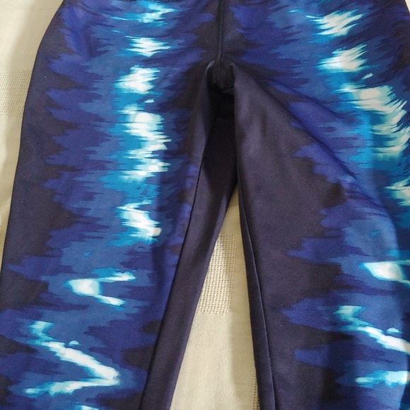 Forever 21 Stylish Leggings Size Small.Lots of stretch 13% spandex 30 in inseam - Picture 3 of 5